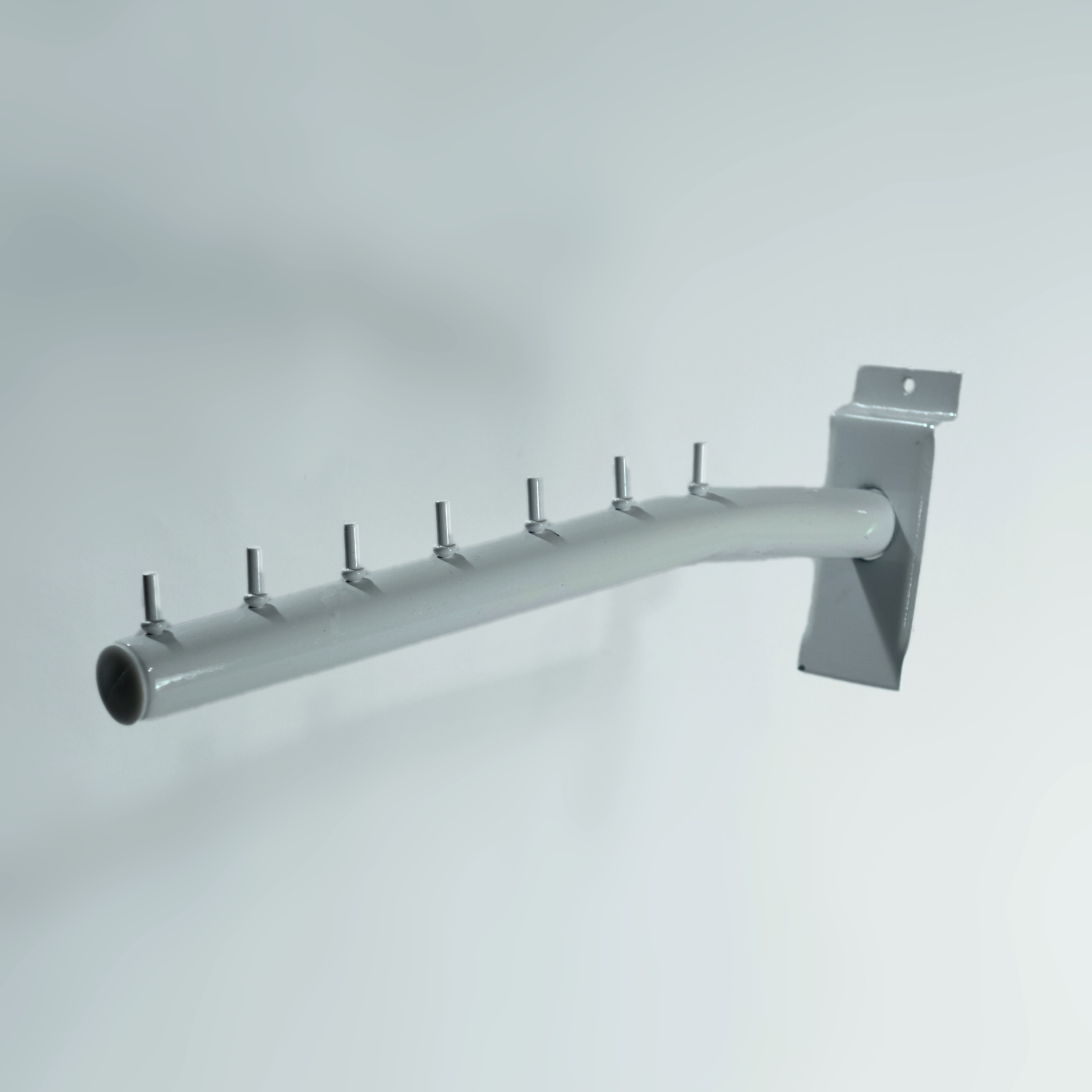Perchero Inclinado para Panel Ranurado 30cm