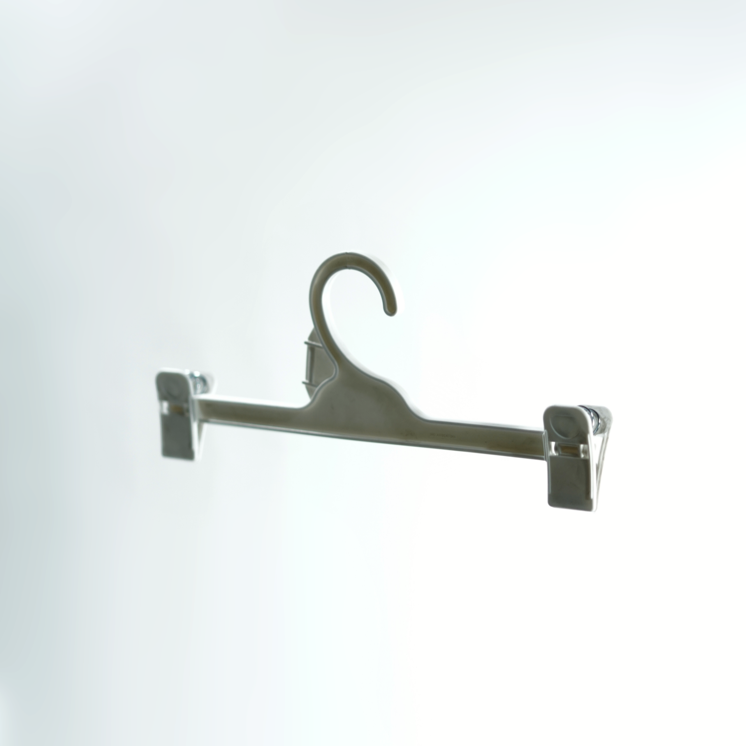 Percha de plástico con Broches Mediana