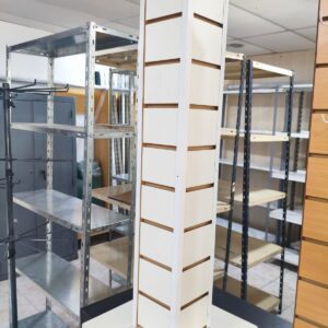 Torre de panel ranurado para mostrador